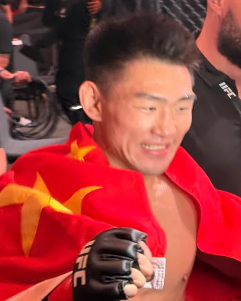 Song Yadong tras su victoria en UFC Macao (2026)