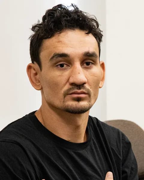 Max Holloway (2022)